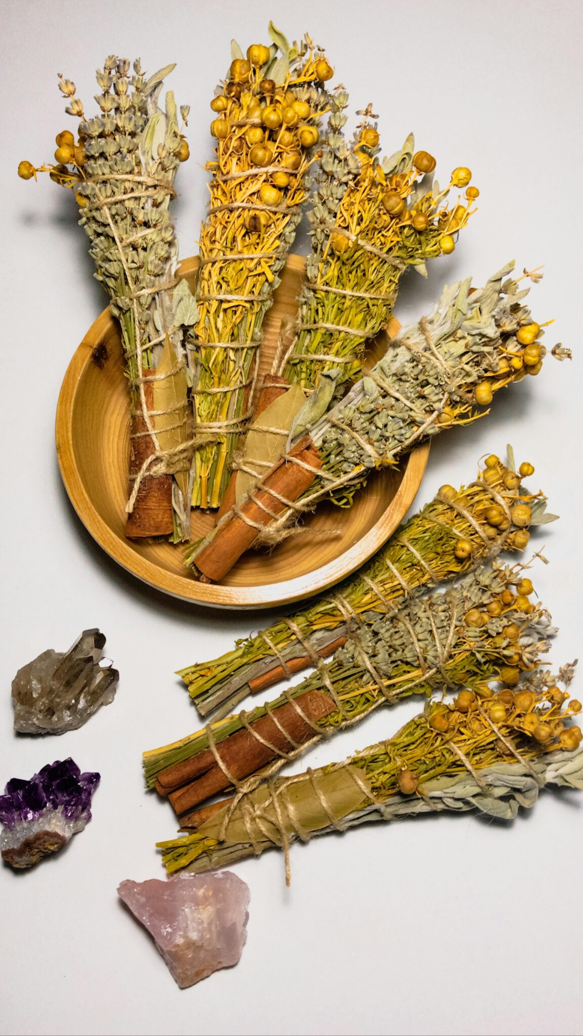 LAVENDER & ROSEMARY SMUDGE STICK